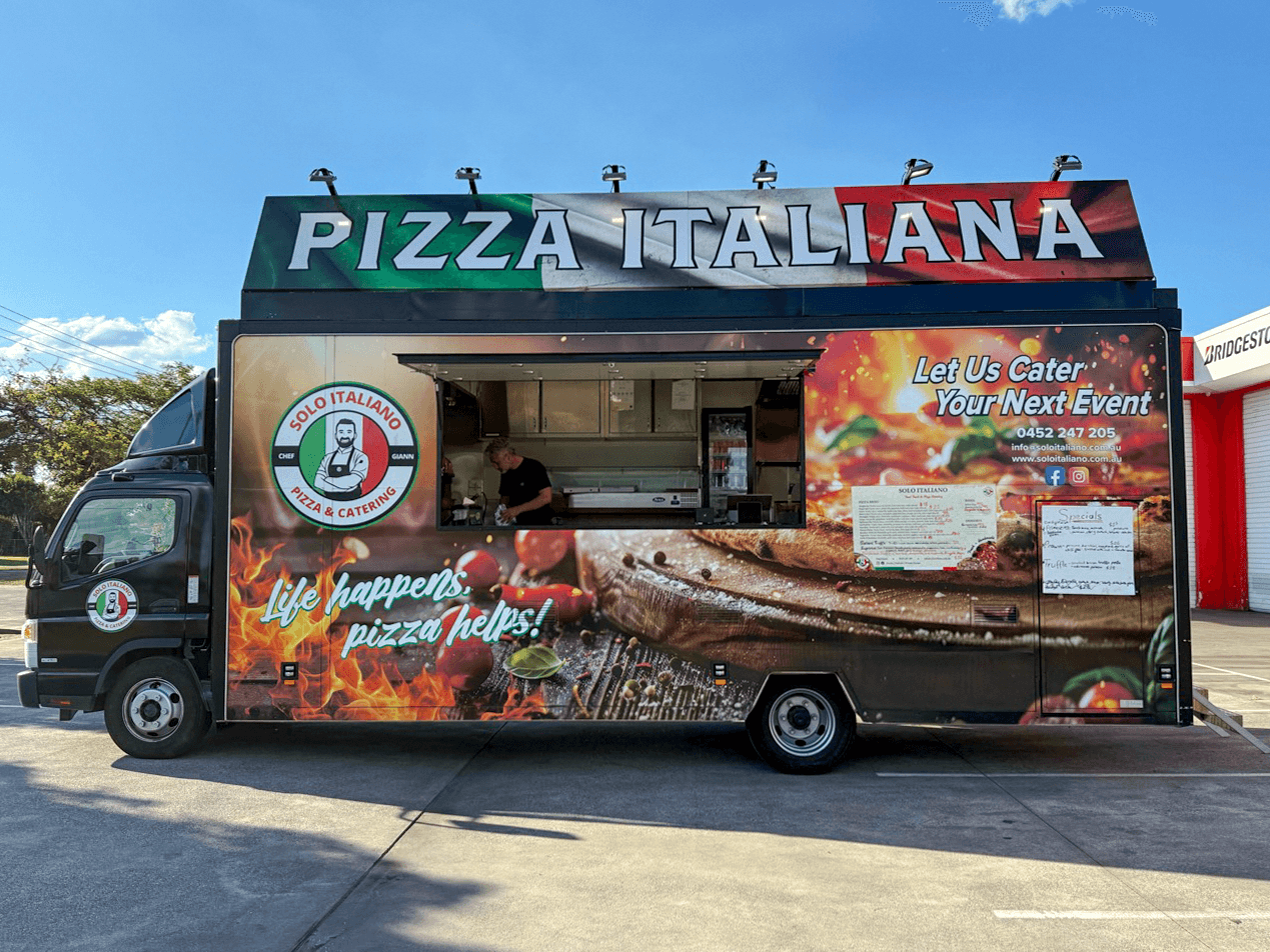 The Solo Italiano pizza and catering truck.